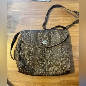 Chic Crocodile Pattern Crossbody Bag in Brown